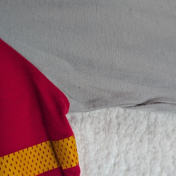 48-Nike Red and Gray Tee Chiefs ( Sign Of Wash‎ Wear) - Picture 3 of 4